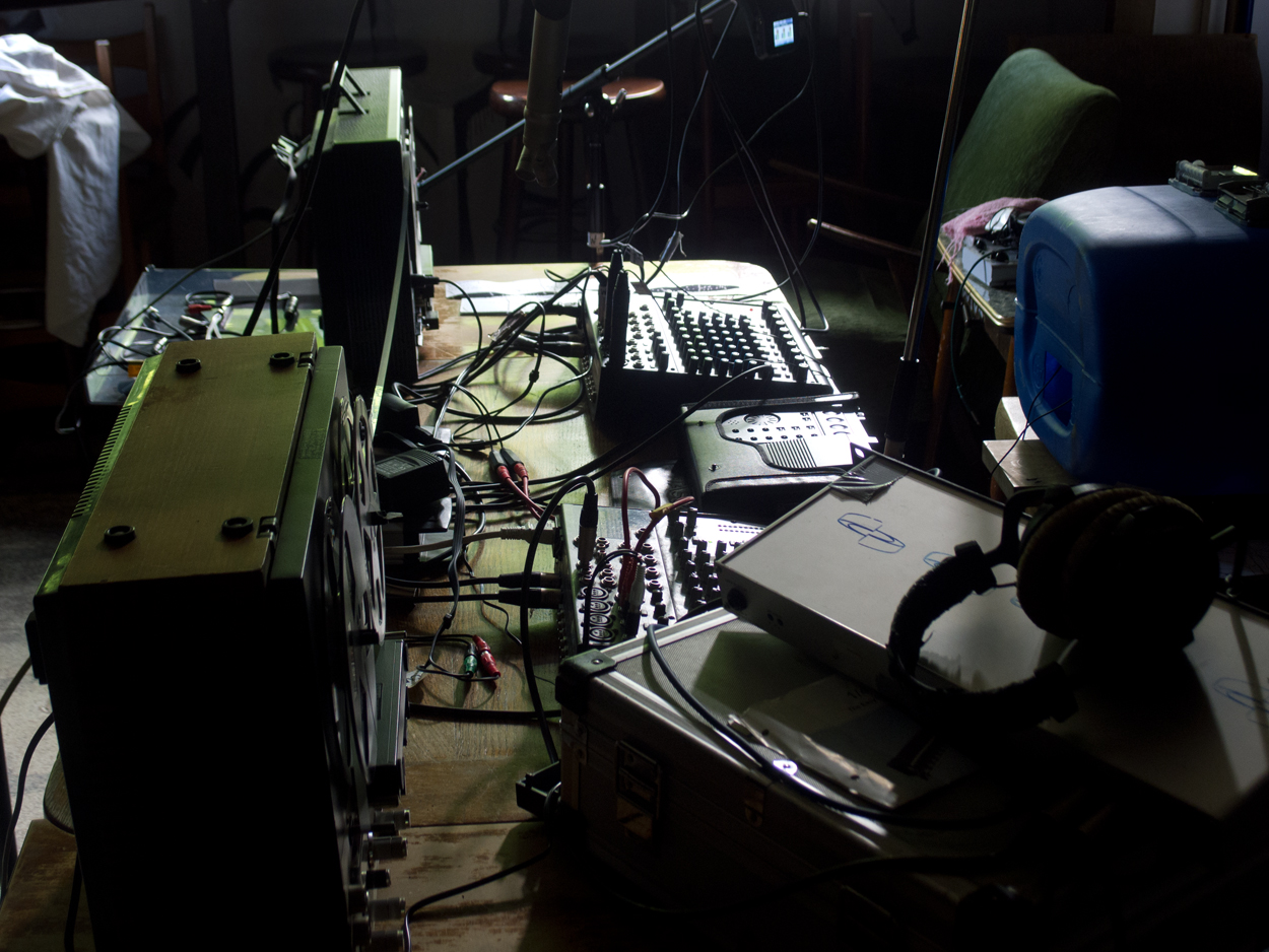 2020-05-01 'sand' Remix Teil 13 (Remix + Aufnahme Tonband, 2te Reprise) (Audio + Video)